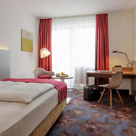 Plaza Hotel 4*