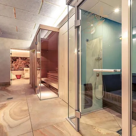 Plaza Hotel 4*