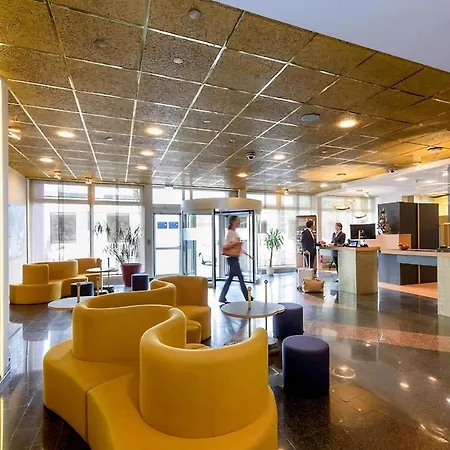 Plaza Hotel 4*