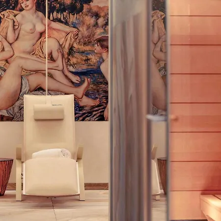 Plaza Hotel 4*