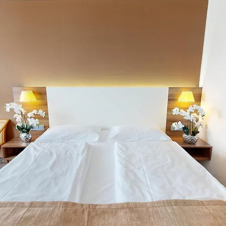 Ξενοδοχείο Plaza 4*